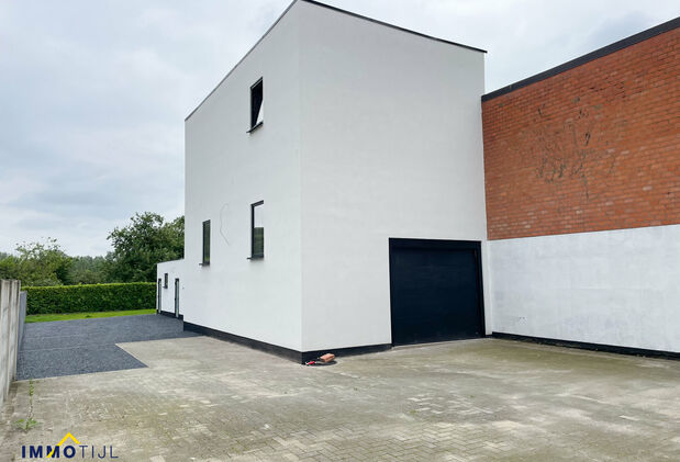 Garage + berging te huur in Berlare